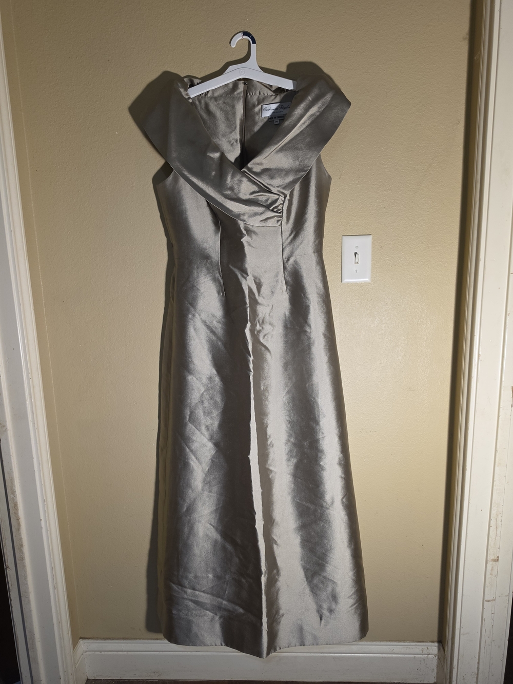 Carherine Regehr Gown Sz. MED